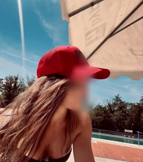 Carla, 32