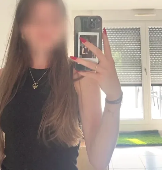 Denise, 27