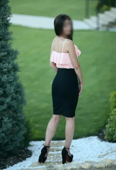 Greta, 27