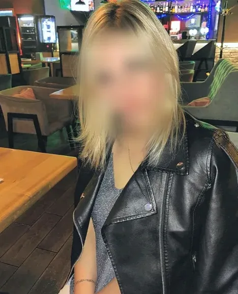 Lara, 37