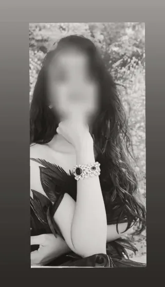 Laura, 28