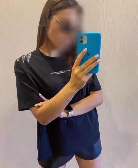 Lea, 27