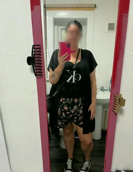 Lilly, 37