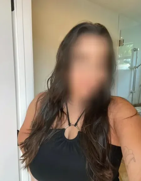 Rebecca, 36