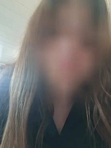Sandra, 27