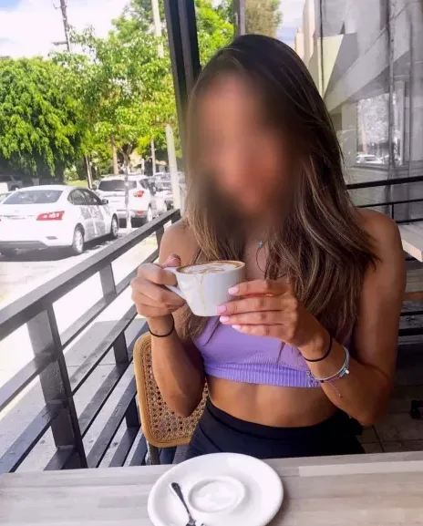 Sandra, 32