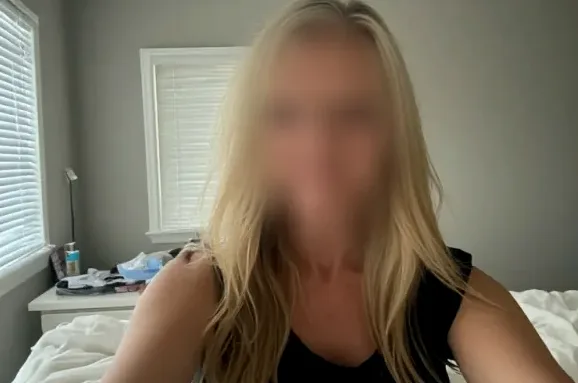 Sophie, 36