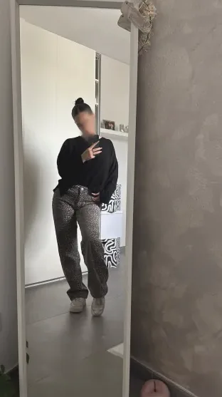Stefanie, 21