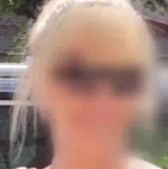 Vivien, 37