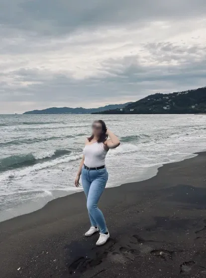 Yasmin, 21