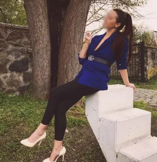 Yvonne, 35